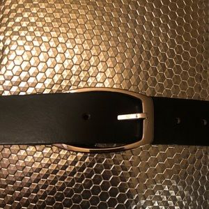 Chic and classic leather FURLA belt